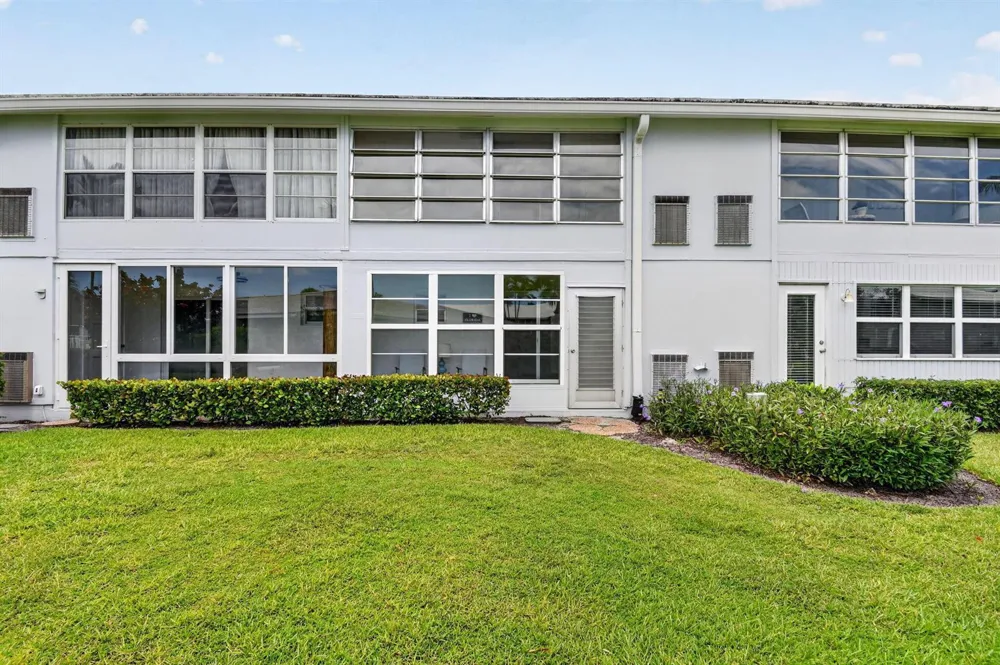 5520 Ocean Boulevard #110 Ocean Ridge, FL 33435