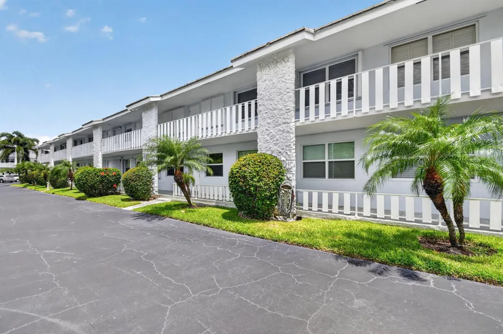 5520 Ocean Boulevard #110 Ocean Ridge, FL 33435