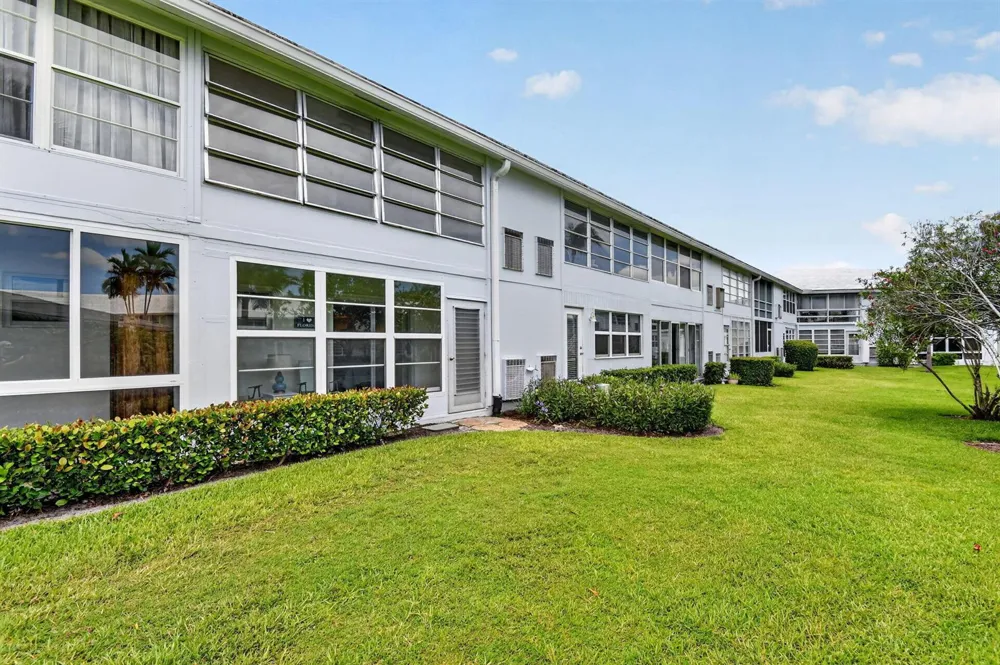 5520 Ocean Boulevard #110 Ocean Ridge, FL 33435