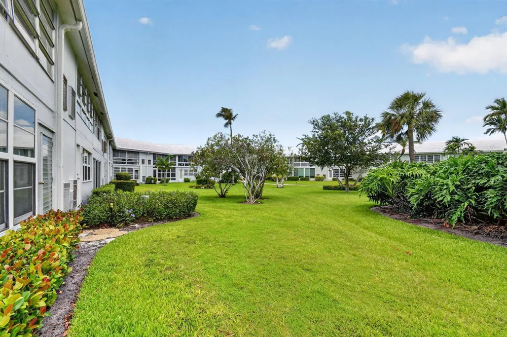 5520 Ocean Boulevard #110 Ocean Ridge, FL 33435