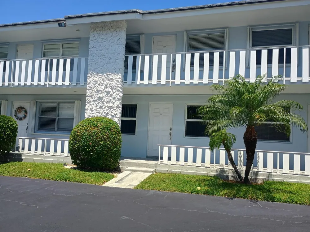 5520 Ocean Boulevard #110 Ocean Ridge, FL 33435