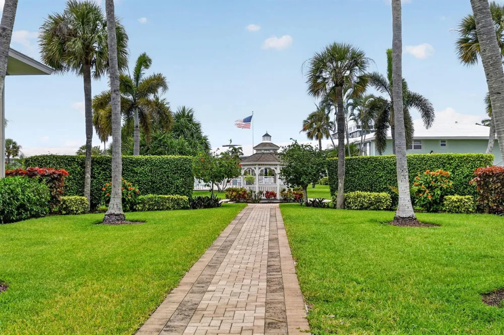 5520 Ocean Boulevard #110 Ocean Ridge, FL 33435