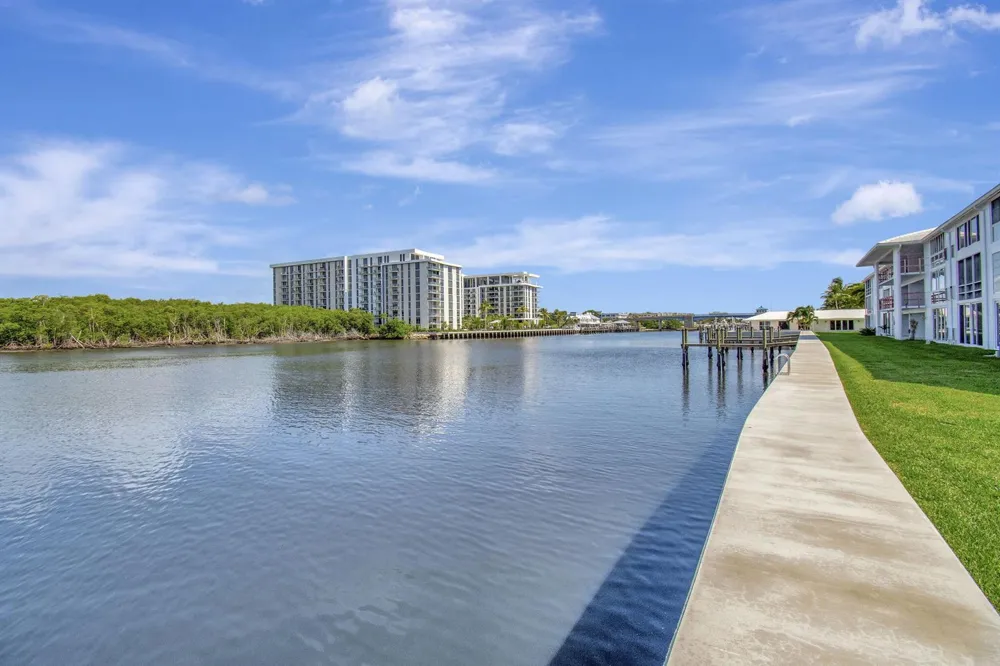 5520 Ocean Boulevard #110 Ocean Ridge, FL 33435