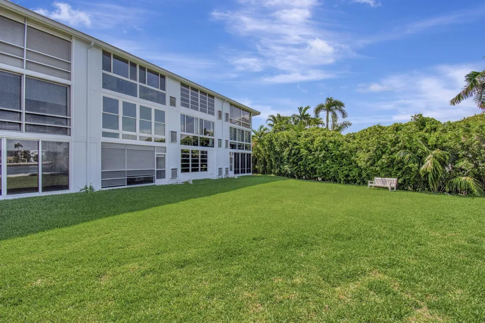 5520 Ocean Boulevard #110 Ocean Ridge, FL 33435