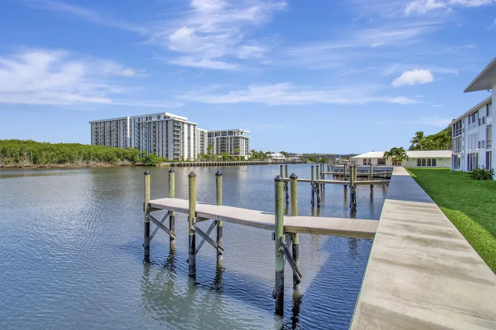 5520 Ocean Boulevard #110 Ocean Ridge, FL 33435