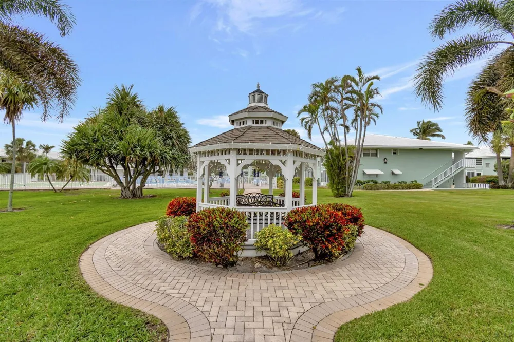 5520 Ocean Boulevard #110 Ocean Ridge, FL 33435