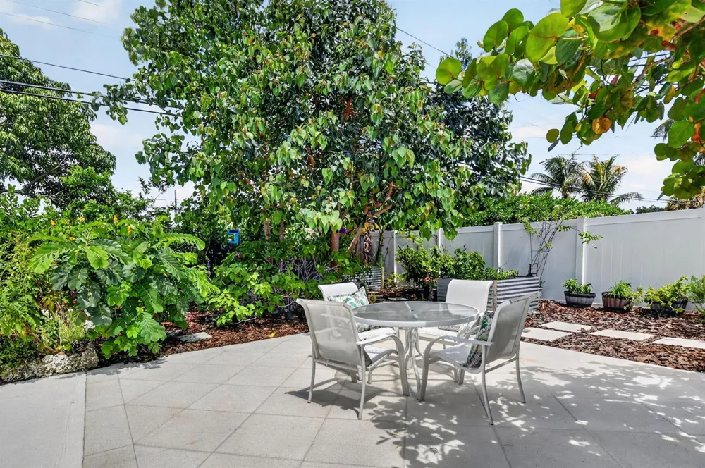 1207 SW 12th Avenue Boca Raton, FL 33486