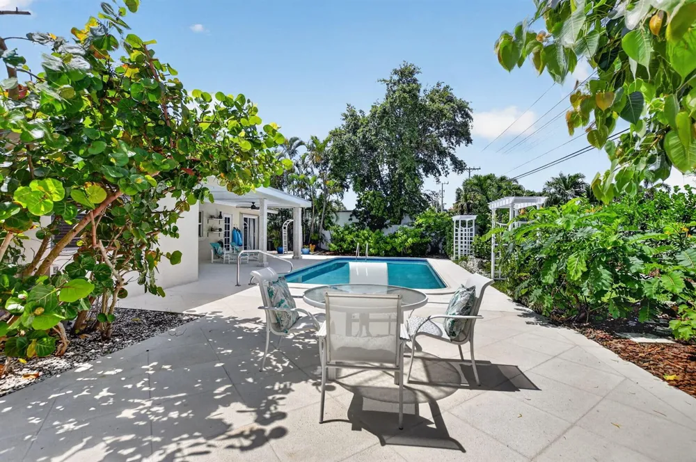 1207 SW 12th Avenue Boca Raton, FL 33486