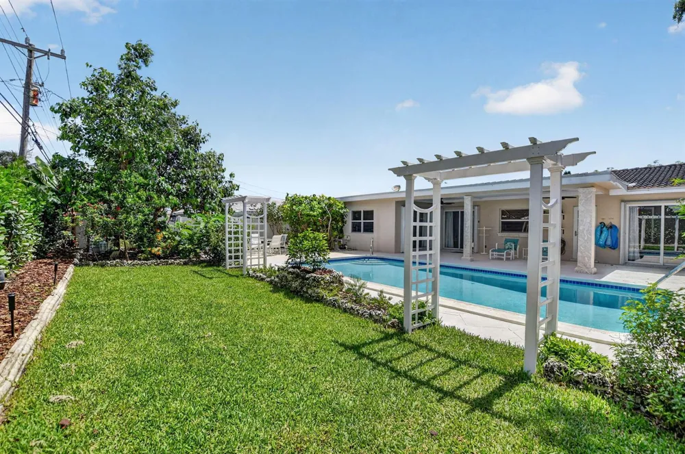 1207 SW 12th Avenue Boca Raton, FL 33486
