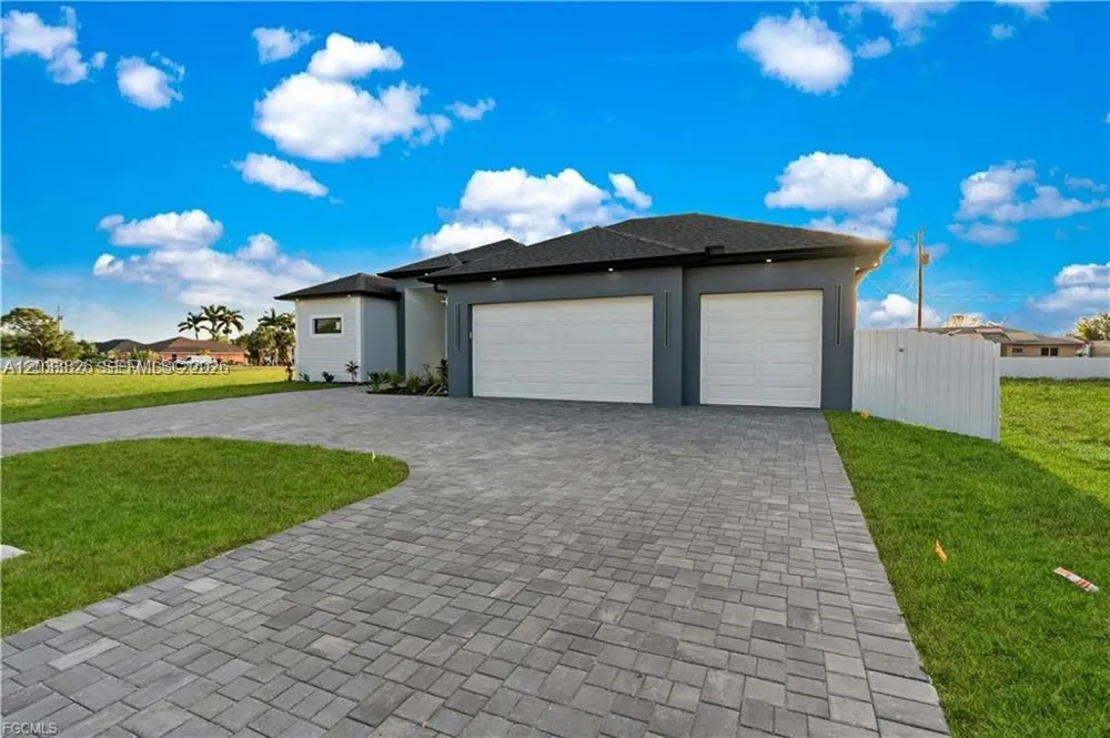 628 CHIQUITA BLVD N Cape Coral, FL 33993
