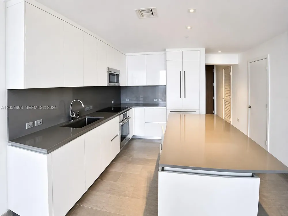 88 SW 7th St #2206 Miami, FL 33130