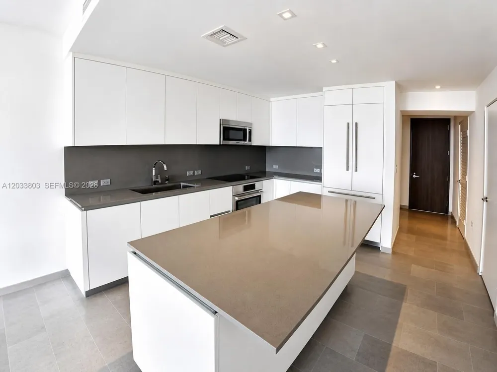 88 SW 7th St #2206 Miami, FL 33130
