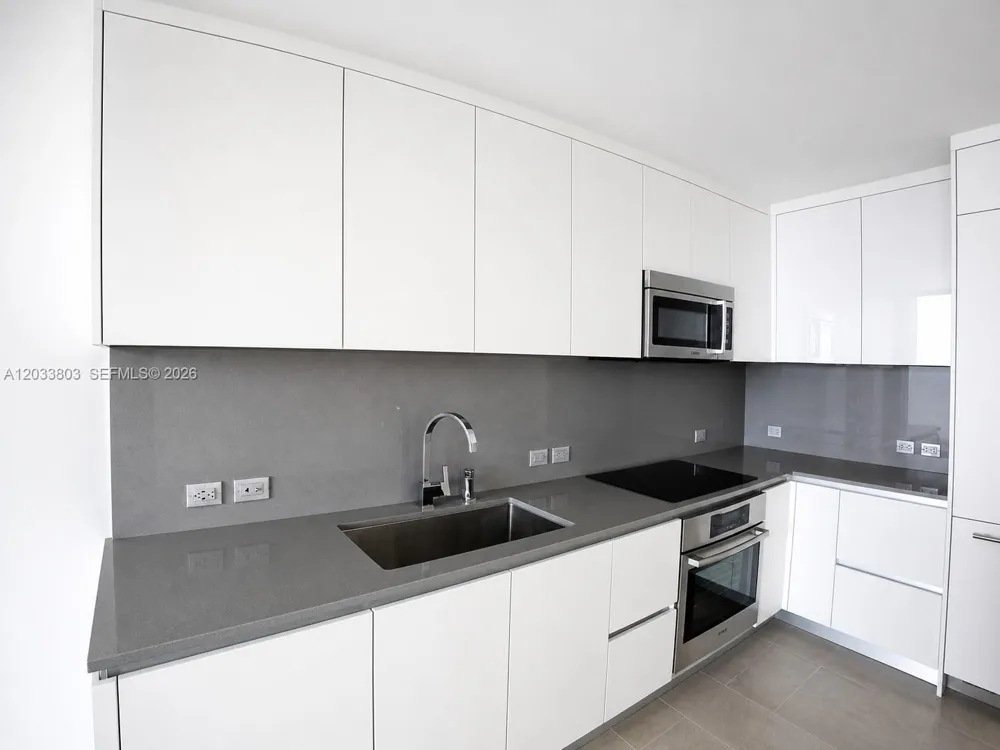 88 SW 7th St #2206 Miami, FL 33130