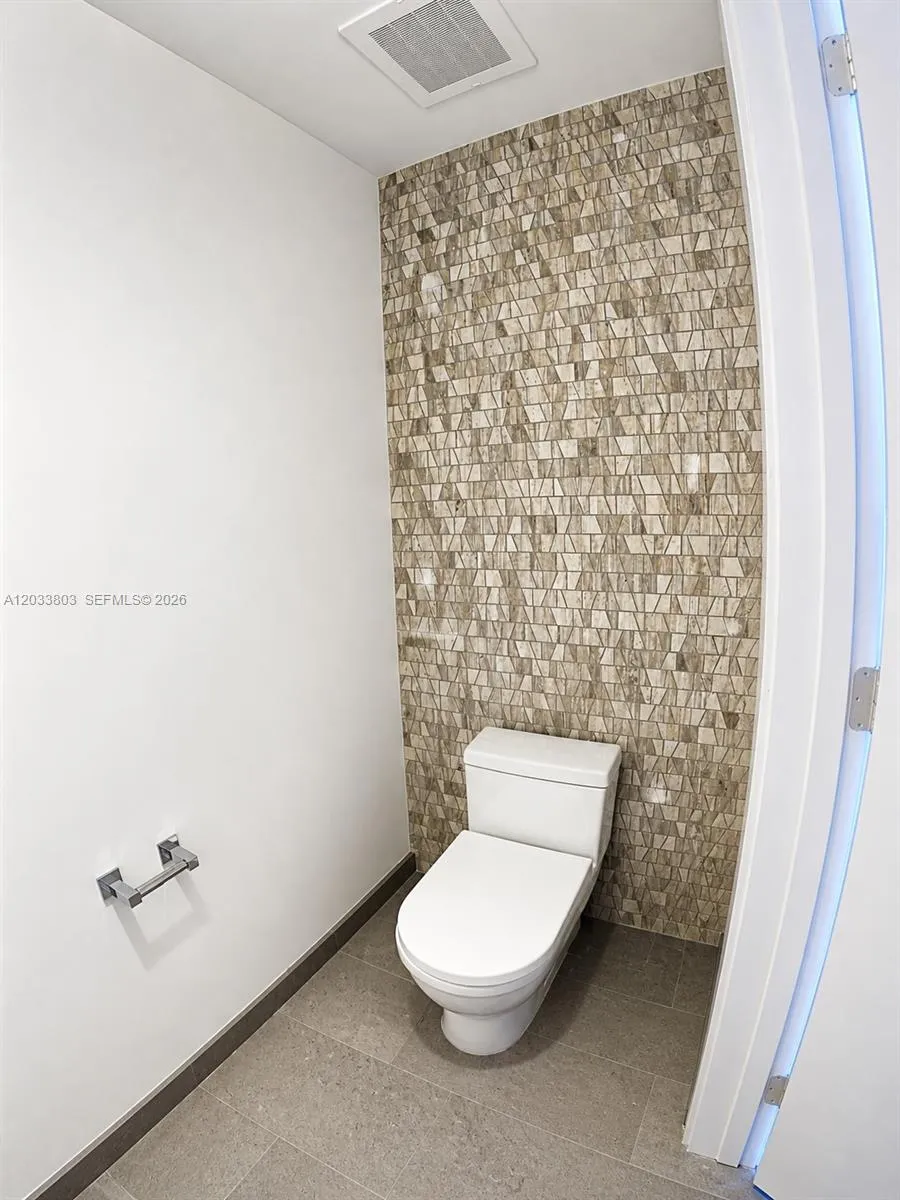 88 SW 7th St #2206 Miami, FL 33130
