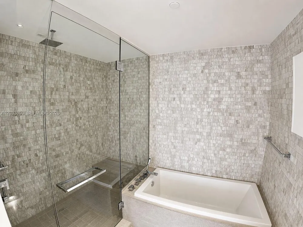 88 SW 7th St #2206 Miami, FL 33130