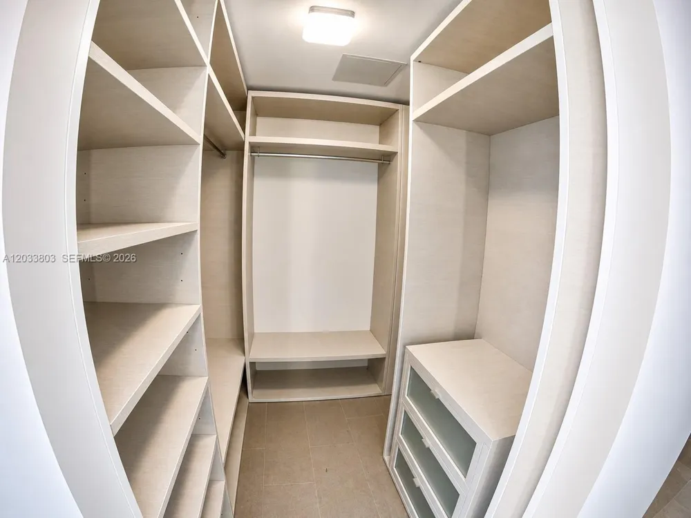 88 SW 7th St #2206 Miami, FL 33130
