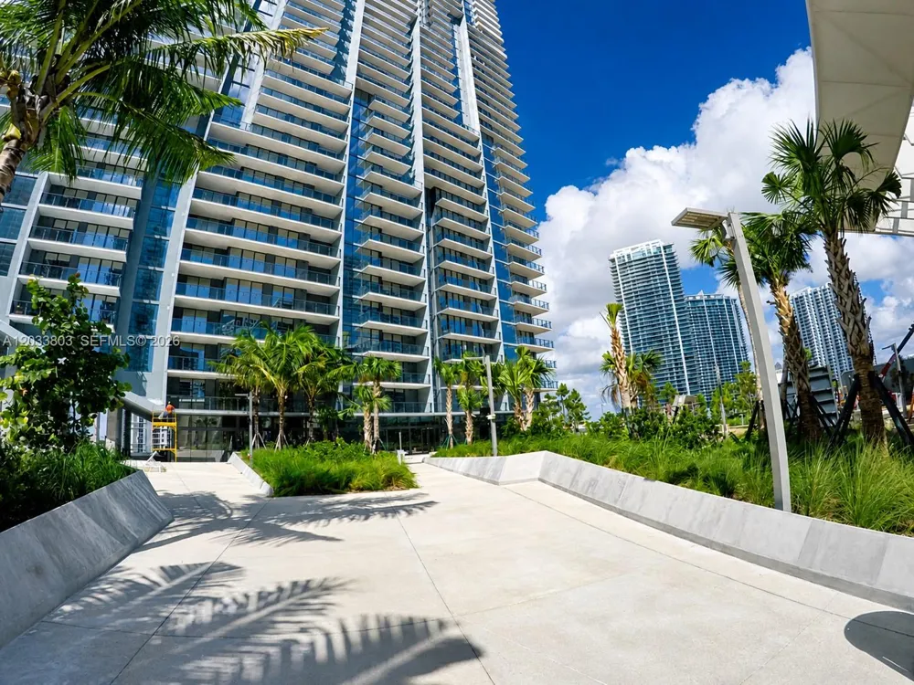88 SW 7th St #2206 Miami, FL 33130