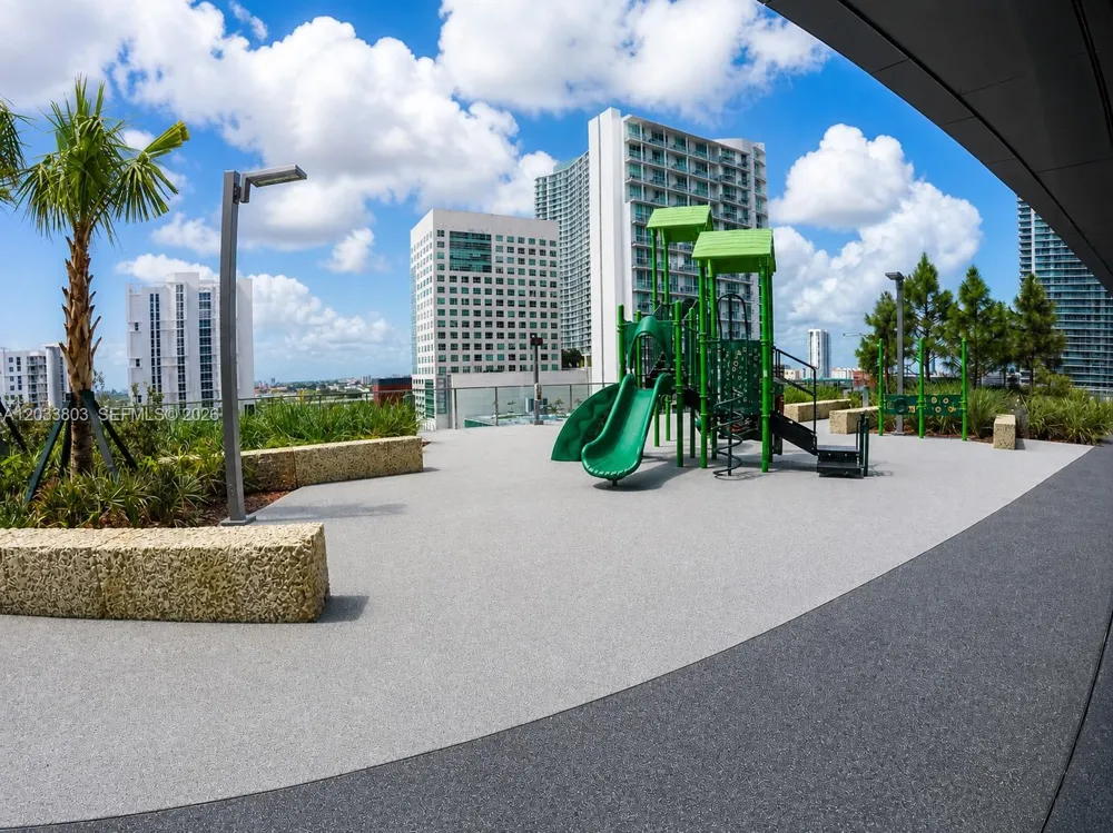 88 SW 7th St #2206 Miami, FL 33130