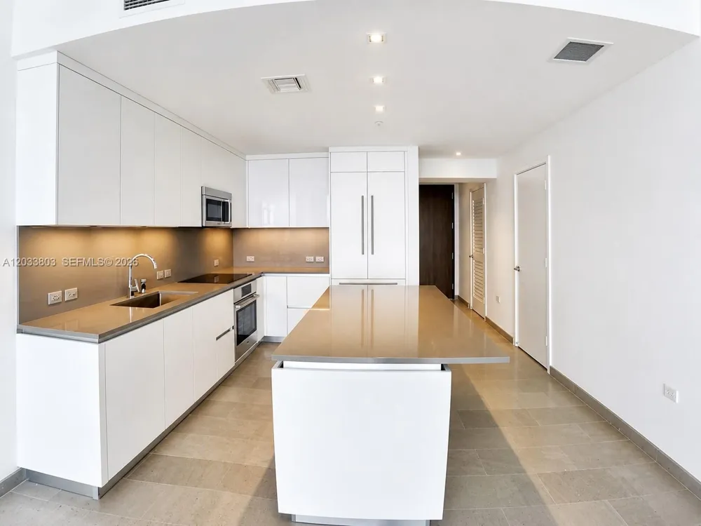 88 SW 7th St #2206 Miami, FL 33130