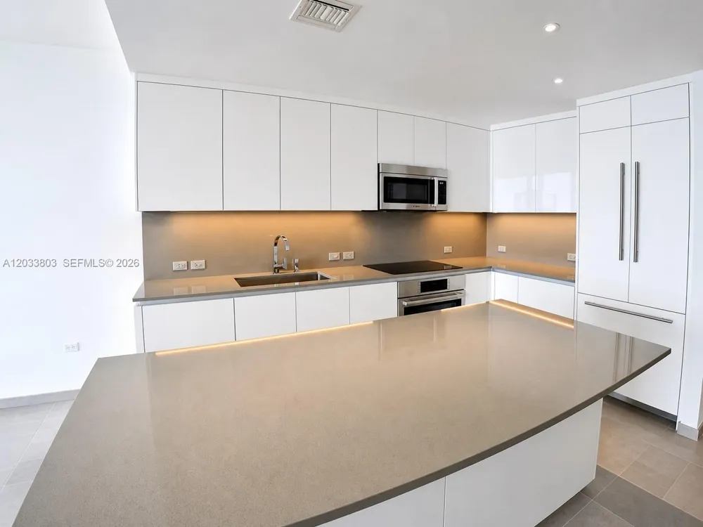 88 SW 7th St #2206 Miami, FL 33130