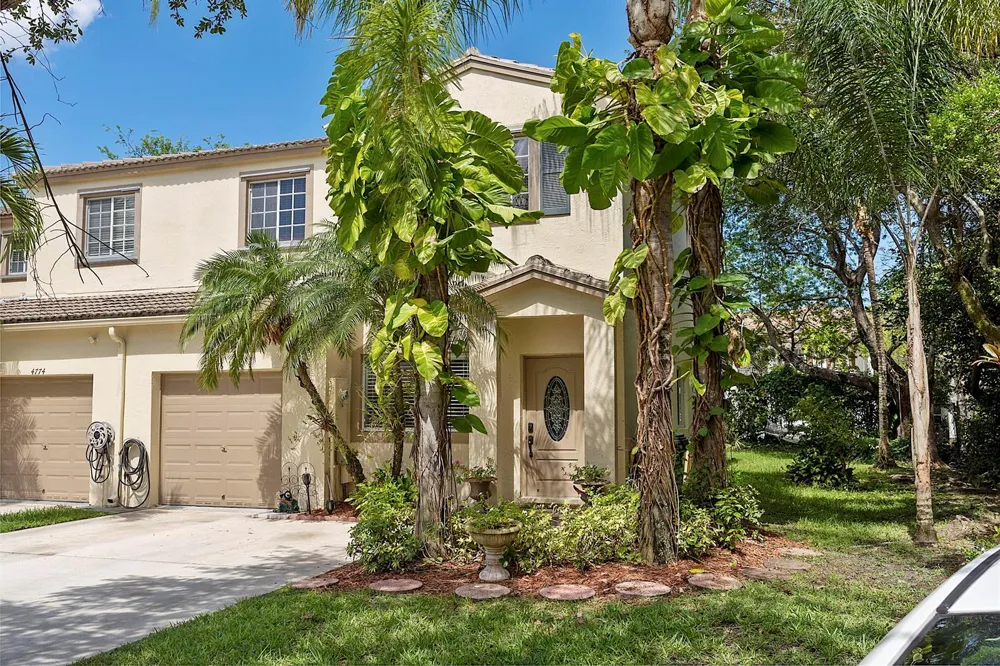 4776 Lago Vista Drive Coconut Creek, FL 33073