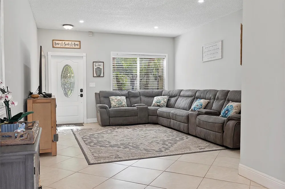 4776 Lago Vista Drive Coconut Creek, FL 33073