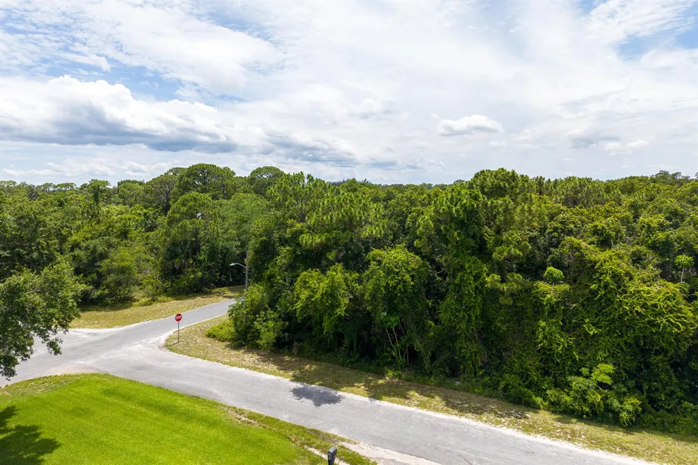 Avienda Avenue Fort Pierce, FL 34946