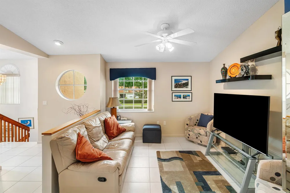 9829 Seacrest Circle #202 Boynton Beach, FL 33437