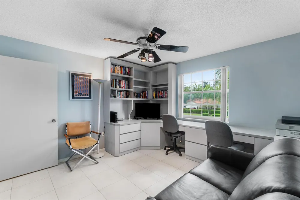 9829 Seacrest Circle #202 Boynton Beach, FL 33437