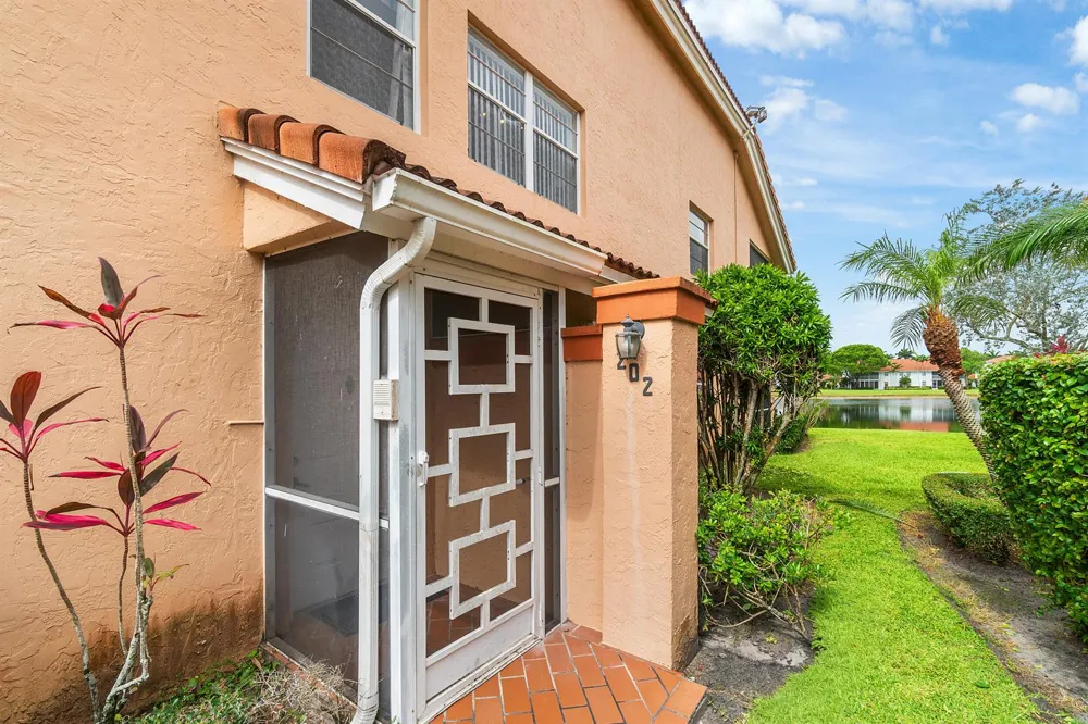 9829 Seacrest Circle #202 Boynton Beach, FL 33437