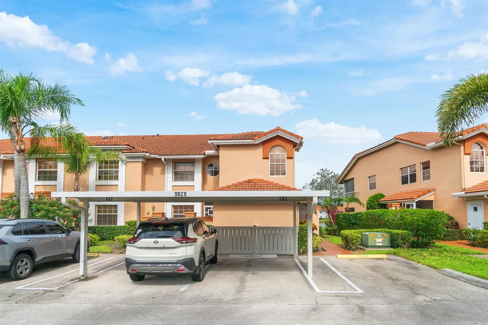 9829 Seacrest Circle #202 Boynton Beach, FL 33437