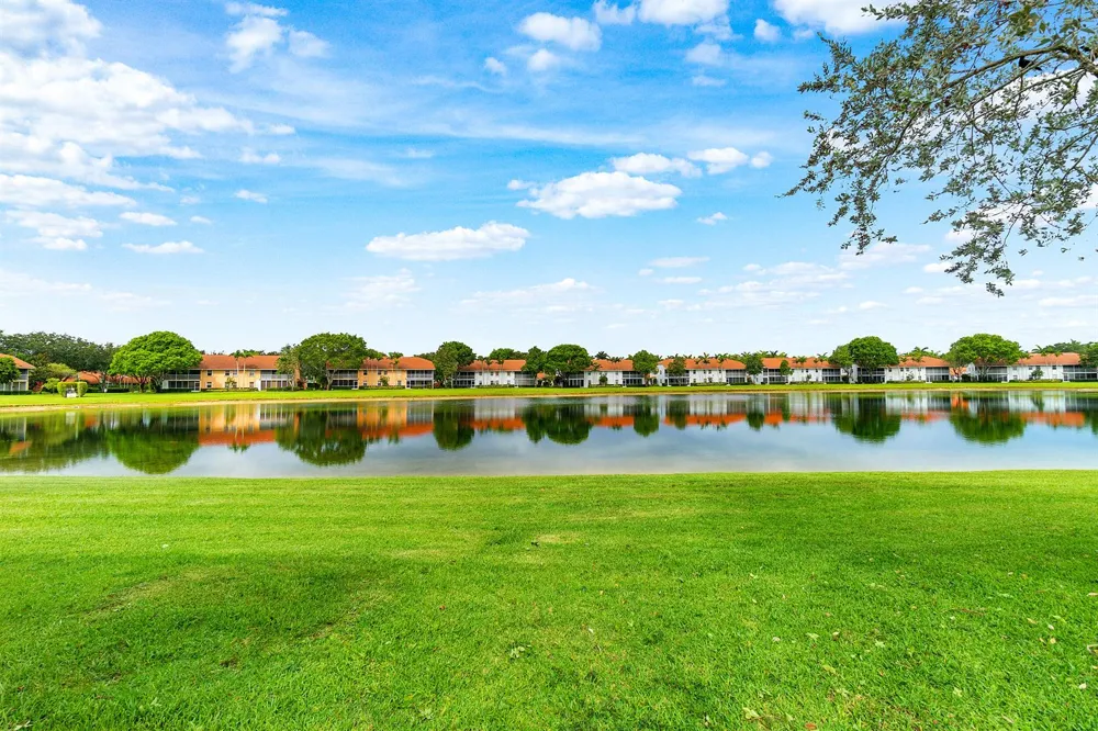 9829 Seacrest Circle #202 Boynton Beach, FL 33437