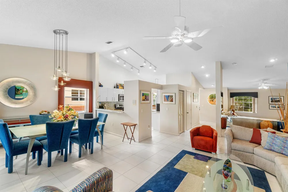 9829 Seacrest Circle #202 Boynton Beach, FL 33437