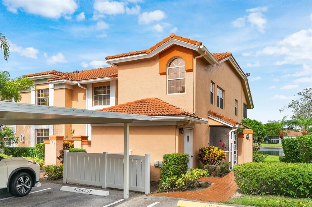 9829 Seacrest Circle #202 Boynton Beach, FL 33437