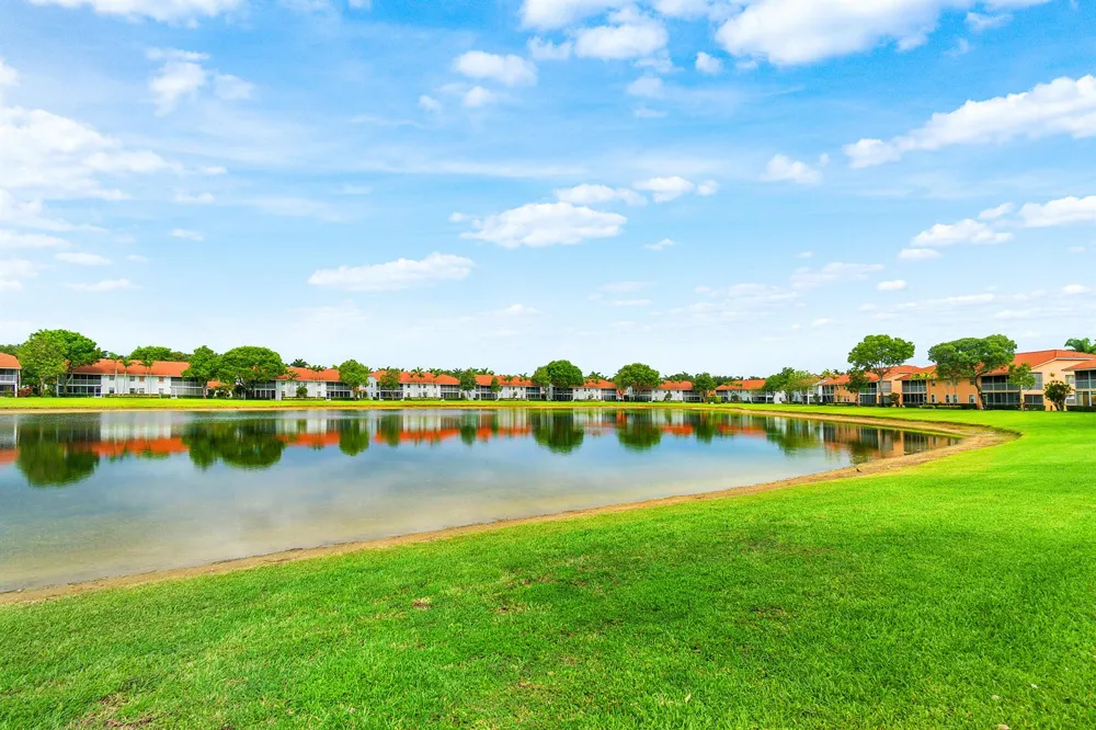 9829 Seacrest Circle #202 Boynton Beach, FL 33437