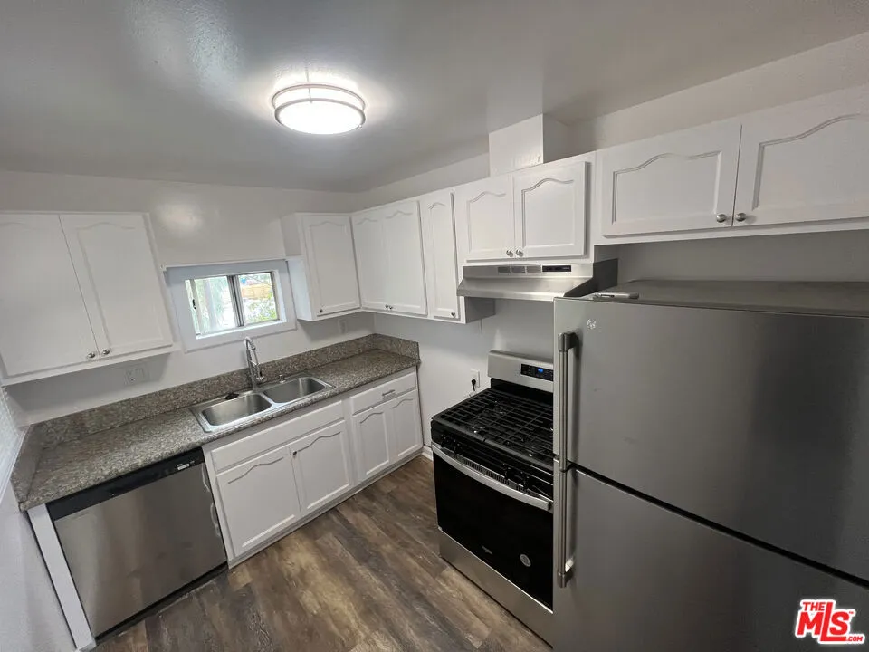 419 La Colina Drive #4 Inglewood, CA 90302