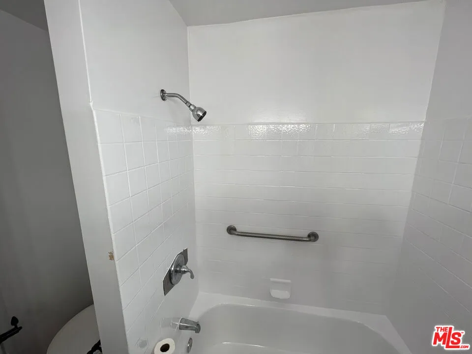 419 La Colina Drive #4 Inglewood, CA 90302