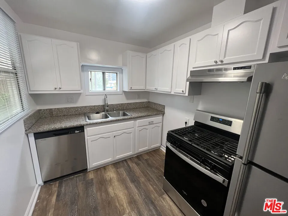 419 La Colina Drive #4 Inglewood, CA 90302