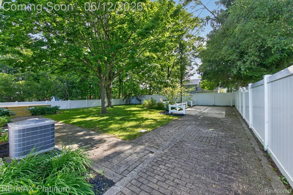 318 5th Street Brighton City, MI 48116