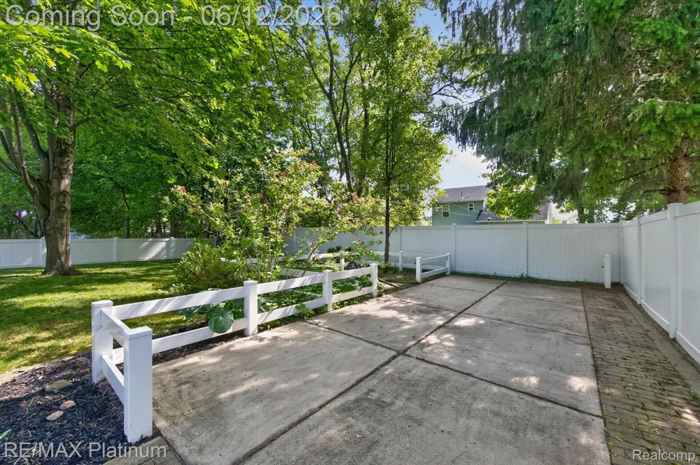 318 5th Street Brighton City, MI 48116