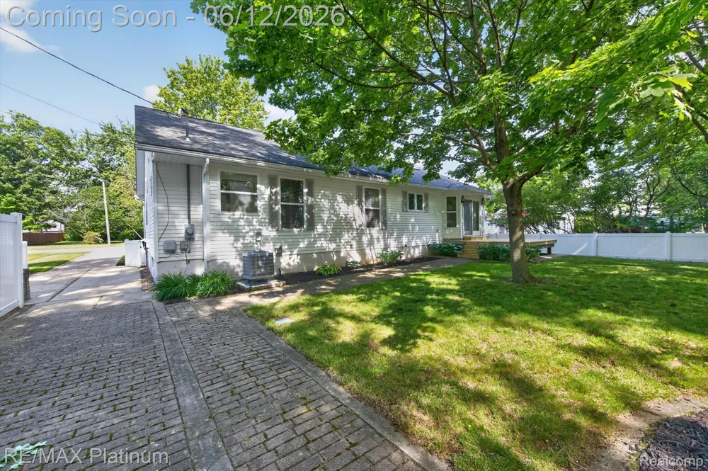 318 5th Street Brighton City, MI 48116