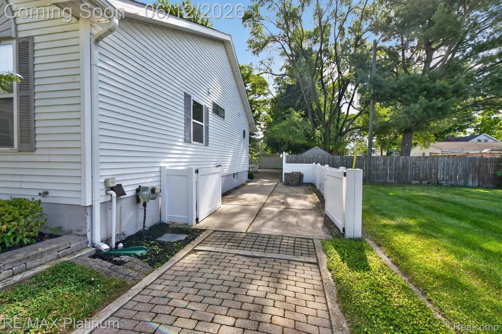 318 5th Street Brighton City, MI 48116