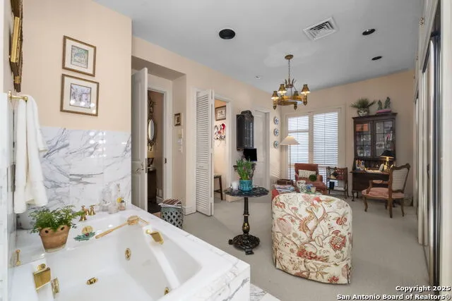 122 Chester #APT 5 San Antonio, TX 78209