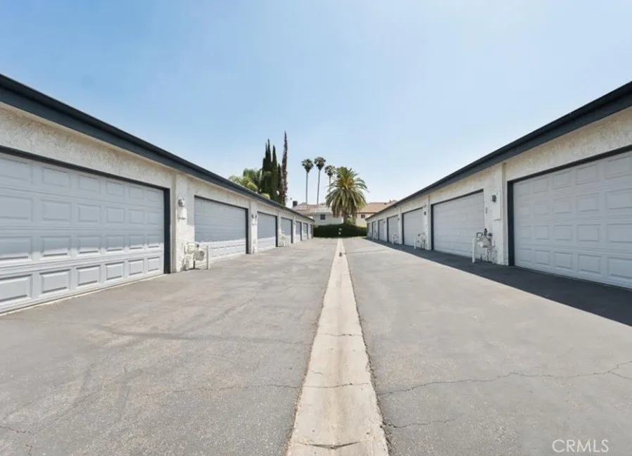 19231 Sherman Way #25 Reseda, CA 91335