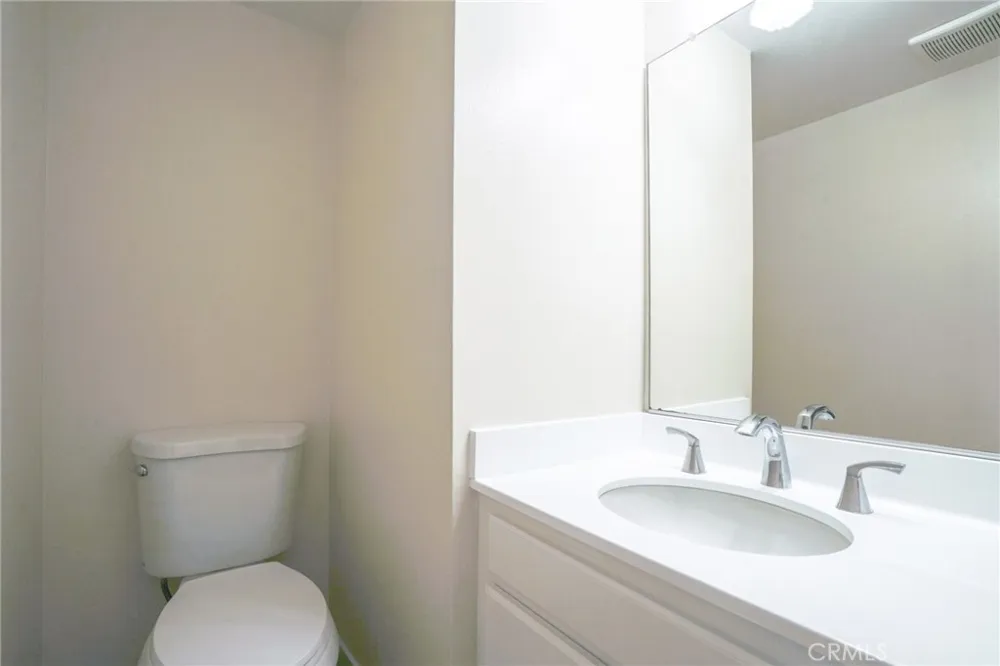 19231 Sherman Way #25 Reseda, CA 91335