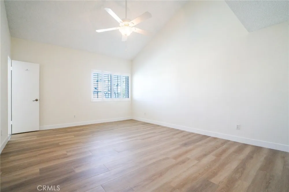 19231 Sherman Way #25 Reseda, CA 91335