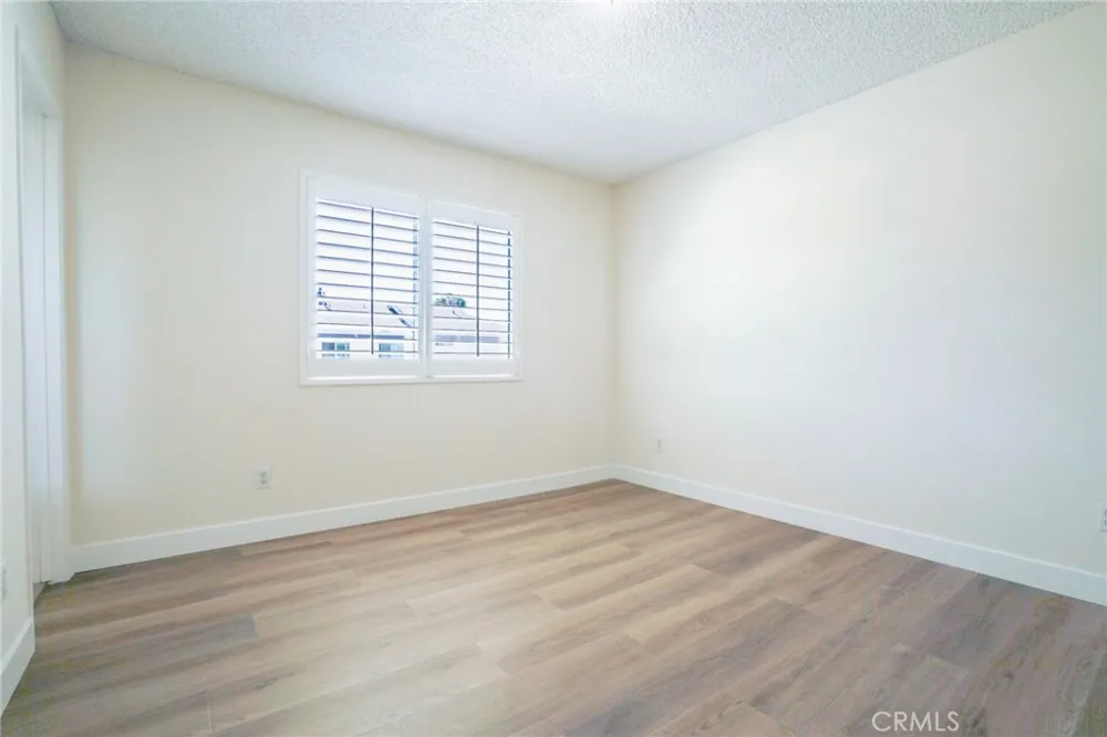 19231 Sherman Way #25 Reseda, CA 91335