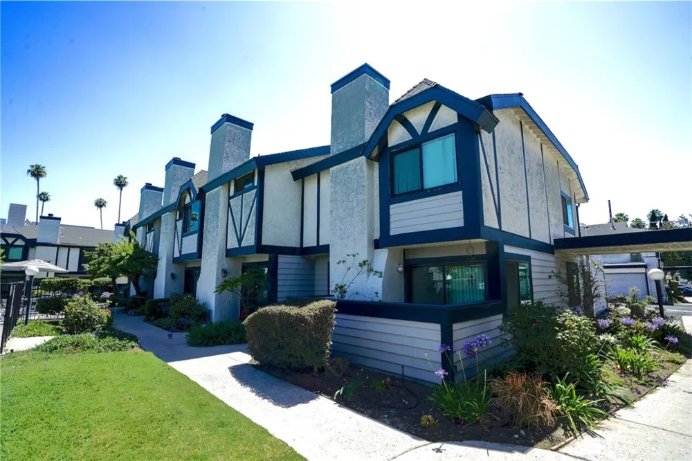 19231 Sherman Way #25 Reseda, CA 91335