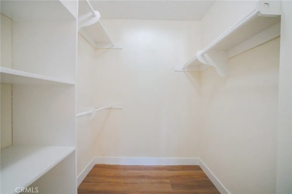 19231 Sherman Way #25 Reseda, CA 91335