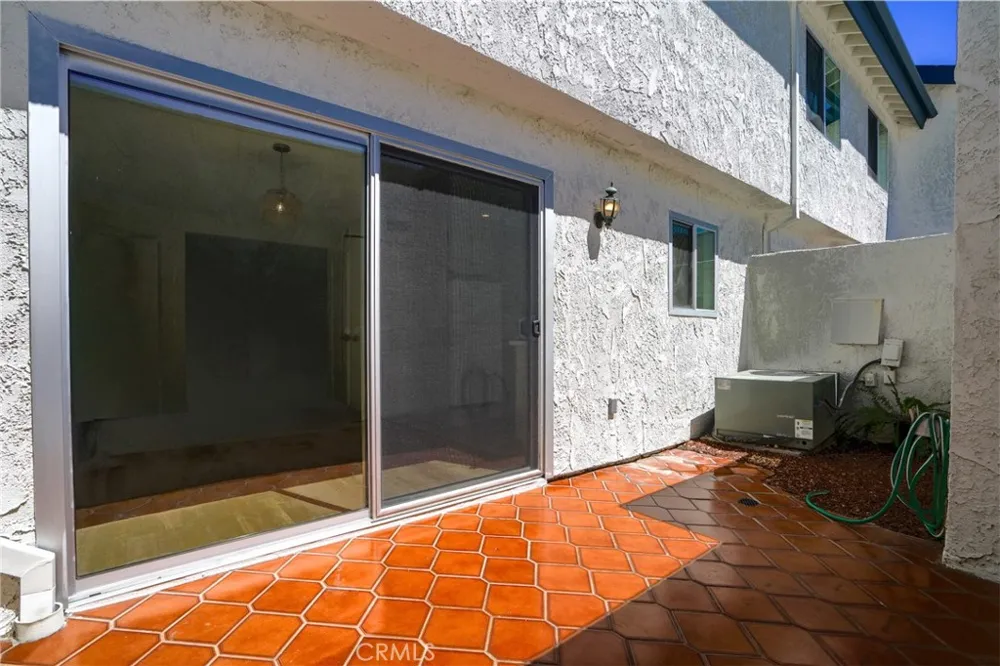 19231 Sherman Way #25 Reseda, CA 91335